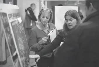  ?? DAX MELMER ?? Jan Wilson, city executive director of parks, left, and city naturalist Karen Cedar speak with the public Thursday during an open house at Roseland Golf and Curling Club about Black Oak Heritage Park’s closure.