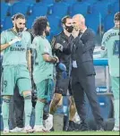  ?? FOTO: EFE ?? Zidane dirigiendo a los suyos