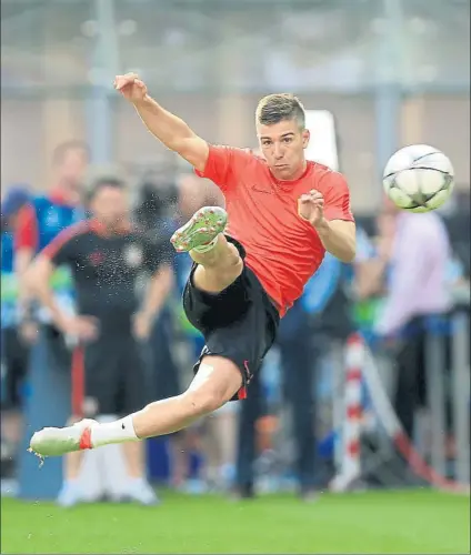  ?? FOTO: EFE ?? Vietto aún se entrenó con el Atlético por la mañana, pero se fue a Alemania con permiso colchonero a hacer oficial su pase al Sevilla