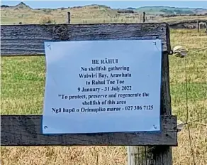  ?? FACEBOOK ?? A sign at the end of Arawhata Rd in South Taranaki warns of a rāhui in place that prohibits pāua gathering.