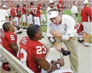  ?? [OKLAHOMAN ARCHIVES] ?? Former Oklahoma co-defensive coordinato­r Bo Pelini, seen here during a game in 2004, is under fire in his current job as head coach at Youngstown State. He played convicted rapist Ma’lik Richmond on Saturday.