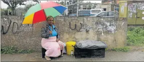  ?? Picture: MBALI TANANA ?? NO SUN, NO FUN: Vendor Yolisa Mkence at her stall in Berlin