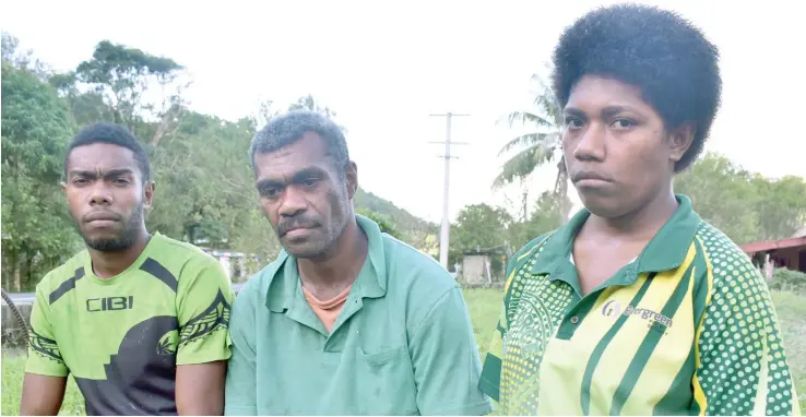  ?? Photo: Waisea Nasokia ?? Sela Degei’s father Basilio Livono (middle) flanked by son Sepeti Degei and daugter Maria Salele at Vatukarasa Village in Nadroga on June 12, 2017.