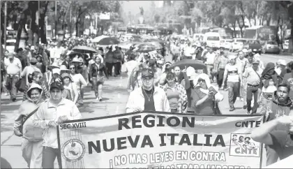  ?? Foto La Jornada ?? Tras las protestas de maestros en diversas entidades, la Secretaría de Educación Pública tuvo que recular