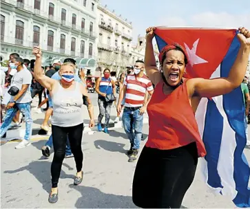  ?? EFE ?? Miles de cubanos salieron a las calles de diferentes ciudades en protesta.