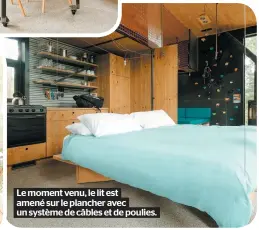  ??  ?? Le moment venu, le lit est amené sur le plancher avec un système de câbles et de poulies.