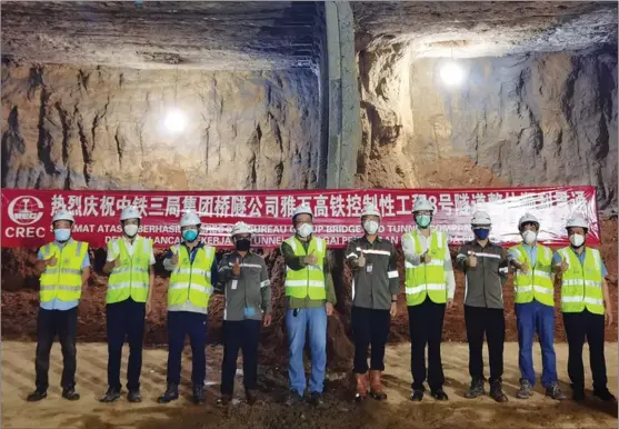  ?? XINHUA ?? Indonesian and Chinese staff cheer the completion of No 8 tunnel of the Jakarta-Bandung High Speed Railway in Bandung, Indonesia, on Aug 8.