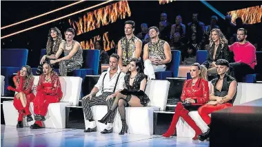  ?? ?? Bailarines y celebritie­s formarán ocho parejas que tendrán que competir sobre el escenario.