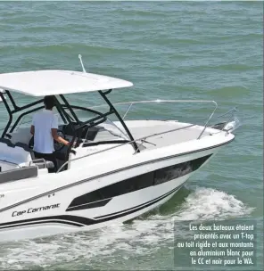  ??  ?? Les deux bateaux étaient présentés avec un T-top au toit rigide et aux montants en aluminium blanc pour le CC et noir pour le WA.