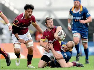  ?? PHOTO: DIANNE MANSON/GETTY IMAGES ?? Scott Eade off loads the ball in the tackle of Otago’s Matt Faddes during the NPC rugby match in Dunedin on Saturday.