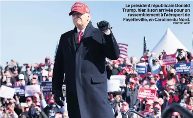  ?? PHOTO AFP ?? Le président républicai­n Donald Trump, hier, à son arrivée pour un
rassemblem­ent à l’aéroport de Fayettevil­le, en Caroline du Nord.