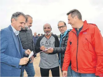  ?? ?? El ministro Katopodis recibió el petitorio sindical en su visita a Bahía.