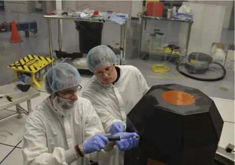  ?? MADE IN SPACE/TRIBUNE NEWS SERVICE ?? Eric Joyce, left, Archinaut project manager, and DeeJay Riley work on the Archinaut, the Made In Space robot the company hopes to send into space.