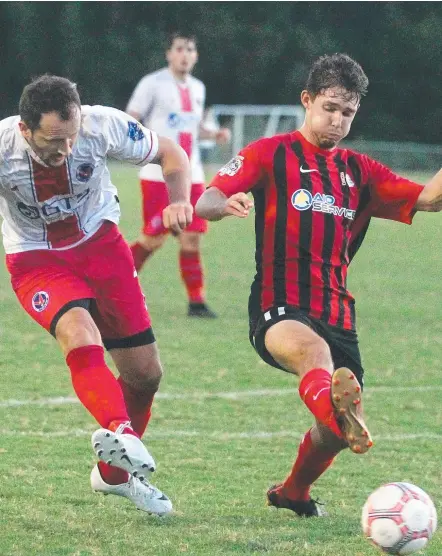  ?? Picture: RICHARD GOSLING ?? Nerang’s Fikret Mehic gives chase to Burleigh Heads’ James Ellins at Pizzey Park on Saturday.