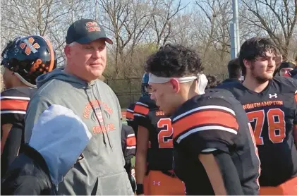  ?? KEITH GROLLER/THE MORNING CALL ?? Coach John Toman, left, congratula­tes Tristen Pinnock after he was named Northampto­n’s MVP in Thursday’s 42-12 win over Catasauqua in the 99th annual game between rivals. Pinnock scored five touchdowns.