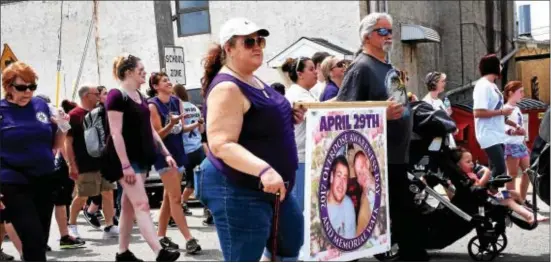  ?? ANNE NEBORAK – DIGITAL FIRST MEDIA ?? Part of the crowd estimate at nearly 7,000 take part in walk to raise awareness of the heroin-opioid epidemic in Eddystone Saturday.