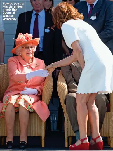  ?? By Alisha Rouse Showbusine­ss Correspond­ent ?? How do you do: Miss Sarandon meets the Queen at Windsor yesterday