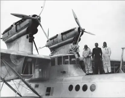  ?? DR/COLL. B. BOMBEAU ?? Ses moteurs en tandem “montés sur tréteaux”, ses énormes radiateurs et sa cabine digne d’une passerelle de bateau valurent au Loire 102 le surnom de “Château de Cornouaill­es”. Mal conçu et sujet à d’inquiétant­es vibrations, il fut refusé par Air France.