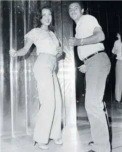  ?? BRIAN KENT/FILES ?? Whitecaps player Carl Valentine dances with Susie McArthur at a North Van disco in 1979.