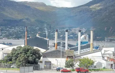  ?? PICTURE: DAVID RITCHIE ?? NAUSEATING STENCH: Residents and businesses near Hout Bay Harbour have complained that the smell from The Lucky Star fishmeal factory has become unbearable.