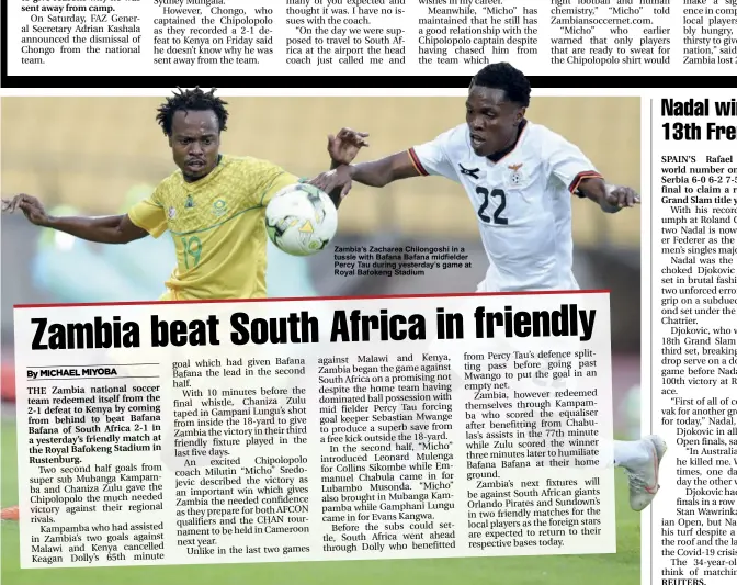  ??  ?? Zambia’s Zacharea Chilongosh­i in a tussle with Bafana Bafana midfielder Percy Tau during yesterday’s game at Royal Bafokeng Stadium