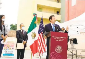  ?? CORTESÍA ?? Nancy Maldonado, directora ejecutiva de Chicano Federation, Carlos González Gutiérrez, Cónsul General y Nathan Fletcher, Supervisor del Condado en rueda de prensa.