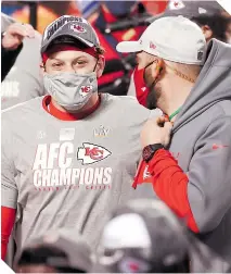  ?? FOTO: AFP ?? Pat Mahomes, con tapabocas, pero sin ocultar el semblante de felicidad tras avanzar al Super Bowl.