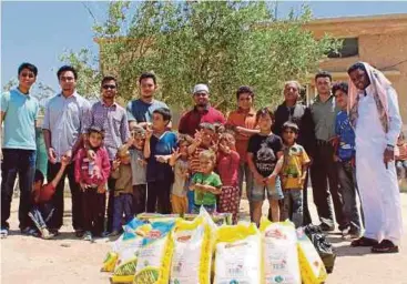  ??  ?? ANTARA sumbangan bagi Projek Ramadan 4 Syria oleh NGO Tangisan Syria di Bumi Jordan.