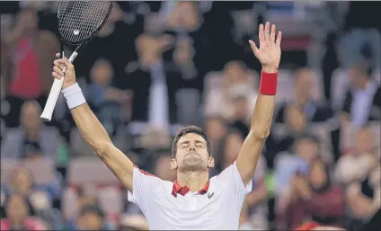  ??  ?? Djokovic, del 3 al 2, y rondando el número 1. Si gana hoy a Coric en la final, se situará a 215 puntos de Rafa Nadal FOTO: AP