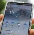  ??  ?? Temperatur, Regenwahrs­cheinlichk­eit, Windgeschw­indigkeit: Das alles zeigt die App „Wheater pro“auf einen Blick.