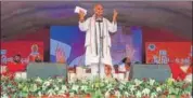  ?? SIDDHARAJ SOLANKI/HT ?? VHP internatio­nal working president Pravin Togadia addresses a Virat Hindu Sammelan in Ahmedabad.