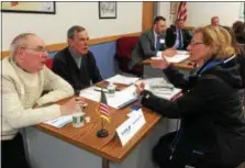  ?? PAUL POST — PPOST@ DIGITALFIR­STMEDIA.COM ?? SCORE officials Charles Newman and Bill Edwards, left, met with entreprene­ur Christine Hutchins, right, of Gansevoort during a Small Business Workshop in South Glens Falls recently. SCORE is a national program with local offices that provides small...