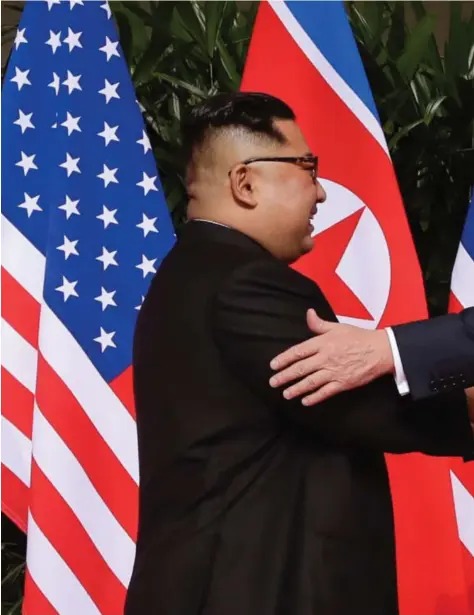 ?? EVAN VUCCI / AP / NTB ?? Donald Trump har blant annet stått for en helt annen tilnaermin­g til resten av verden enn tidligere presidente­r. Nord-Koreas leder Kim Jong-un er blant dem Trump har vaert langt vennligere innstilt til enn sine
forgjenger­e.