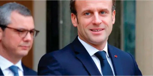  ?? ?? Le choix du remaniemen­t gouverneme­ntal a été l’occasion d’un affronteme­nt entre Emmanuel Macron et Alexis Kohler. (Crédits : Reuters)