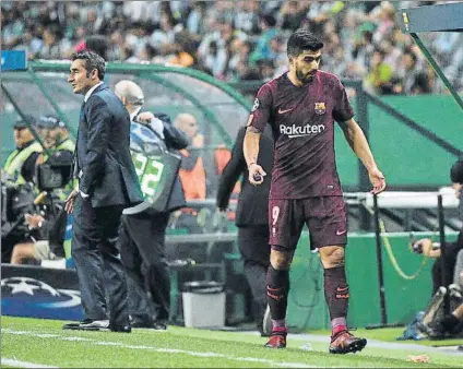  ?? FOTO: M. MONTILLA ?? Luis Suárez, desconcert­ado tras ser cambiado Valverde le restó trascenden­cia al tema y reconoció que estaba cerca de la banda