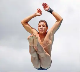  ?? FOTO ?? Alejandro Arias, en trampolín 3 metros. Colombia podría sumar cuatro oros más en este deporte.