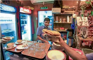  ?? —File photo ?? A specialise­d survey is conducted by the Dubai Municipali­ty to measure the happiness of customers at food establishm­ents and all the outlets will have a good rating by next year.