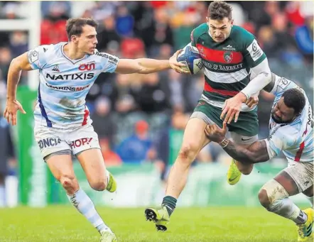  ?? Photo Icon Sport ?? Juan Imhoff (à gauche) ne s’est pas contenté de marquer deux essais contre Leicester. Avec l’aide de Virimi Vakatawa (à droite), il est également parvenu à museler de main de maître Jonny May (balle en main).