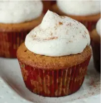  ??  ?? Gingerbrea­d Cup cakes with Whipped Vanilla Butter cream