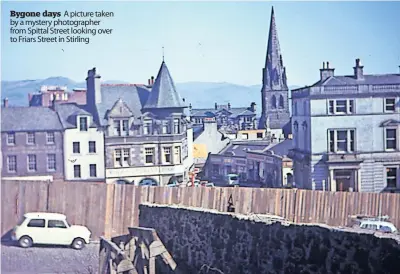  ?? ?? Bygone days A picture taken by a mystery photograph­er from Spittal Street looking over to Friars Street in Stirling