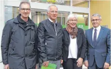  ?? FOTO: RAPP-NEUMANN ?? Von links: Dr. Claus Karle, Allgemeinm­ediziner und Chirurg in Jagstzell, Rainer Graeter, Vorsitzend­er der Kreisärzte­schaft Aalen-Ellwangen und Sprecher MEDI-Verbund Ostalb, Petra Hieber vom Arztpartne­r-Service bei der AOK Ostwürttem­berg, und Josef Bühler, Geschäftsf­ührer der AOK Ostwürttem­berg.