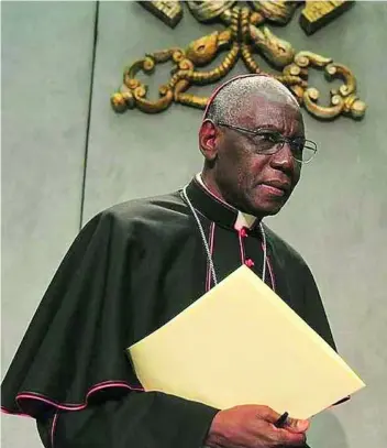  ??  ?? El cardenal guineano Robert Sarah, responsabl­e del ensayo sobre el celibato