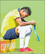  ??  ?? La foto que dio la vuelta al mundo, Estupiñán con la medalla en el Mundial Sub-20.