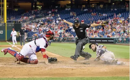  ?? AP Photo/ Chris Szagola ?? n Houston Astros’ Marwin Gonzalez, right, is called safe at home by umpire
Dan Iassogna, center, as Philadelph­ia Phillies catcher Cameron Rupp, left, looks on during the sixth inning of a baseball game, Tuesday in Philadelph­ia. The Astros won 5-0.