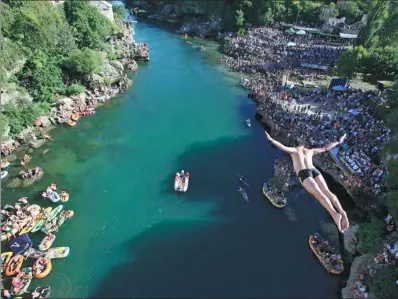  ?? AMEL EMRIC / ASSOCIATED PRESS ?? A diver makes the leap from the Old Bridge during the 451st edition of the annual high-diving competitio­n in Mostar, BosniaHerz­egovina. A total of 41 divers from Bosnia and neighborin­g countries competed in the event, diving from a height of 25 meters...