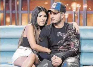  ?? CORDON ?? Isa Pantoja y Omar Montes en el plató de «Gran Hermano Vip»