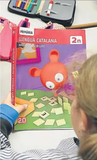  ?? JORDI PLAY ?? LENGUA VEHICULAR. El catalán es la lengua de referencia en las escuelas de Catalunya, pero el sistema educativo ha de garantizar que los alumnos acaban la ESO dominando también el castellano