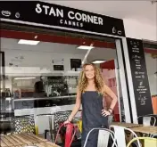  ??  ?? C’est Marine, employée, qui tient le Stan Corner.