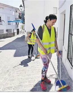  ?? ?? Trabajador­as de la limpieza de una bolsa de empleo.