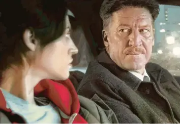  ?? Foto: Benedict Neuenfels ?? Taxifahrer­in Özge (Violetta Schurawlow) und der Kommissar Christian Steiner (Tobias Moretti) bekommen es mit einem brutalen Serienkill­er zu tun.